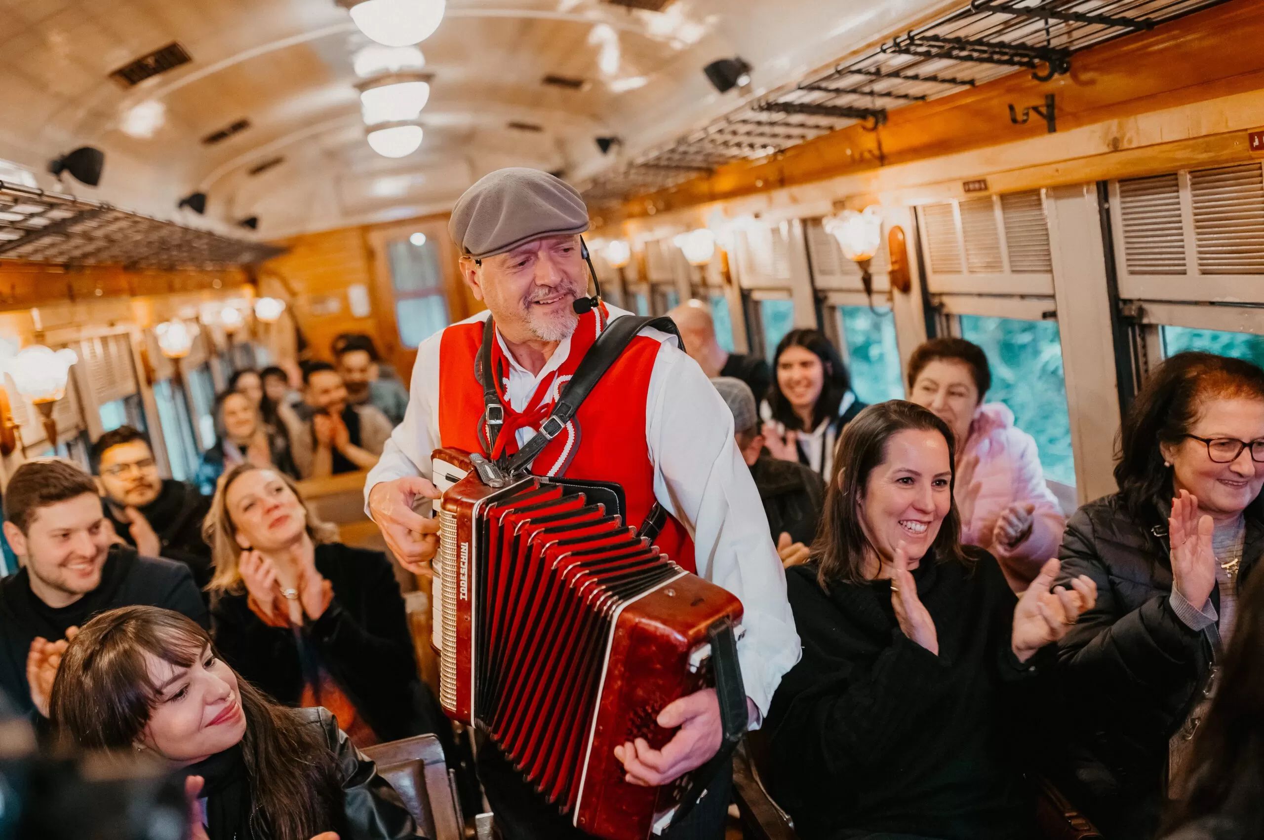 Tour Uva e Vinho + Passeio de Maria Fumaça + Epopeia + Almoço (Coletivo) - Imagem 2